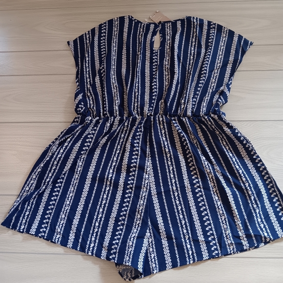 Women Plus Size Floral Print Belted Romper - Picture 12 of 16